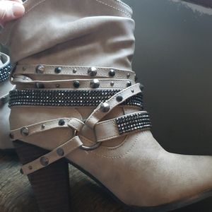 Heel boots